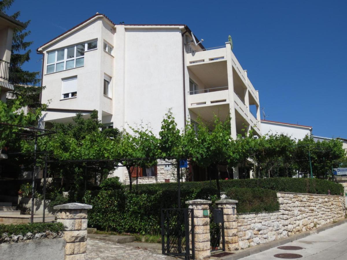 Apartamento Zimmer F2 Pula Exterior foto