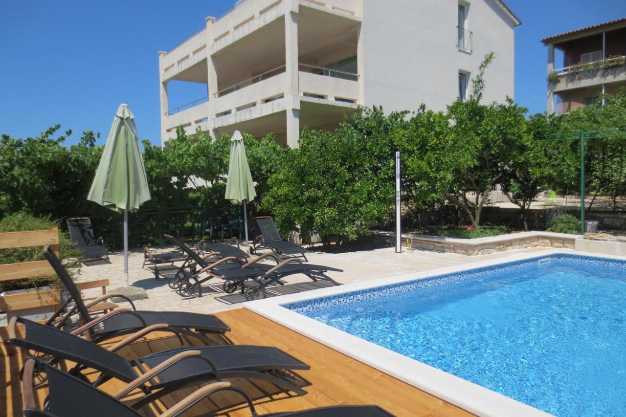 Apartamento Zimmer F2 Pula Exterior foto